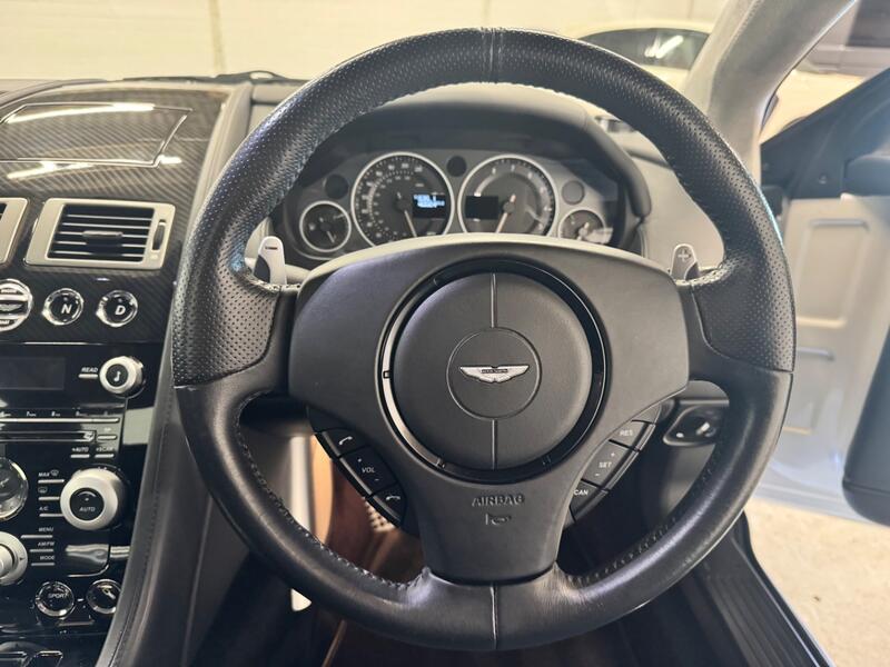 ASTON MARTIN DBS